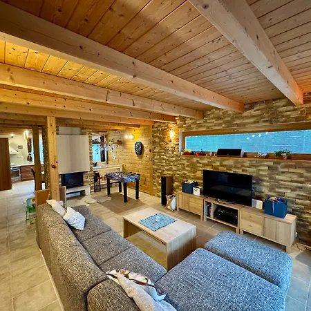 Linda - Velka Raca Chalet *